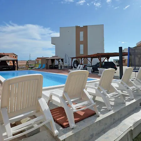 Amazing In With Swimming Pool Apartmán Nin