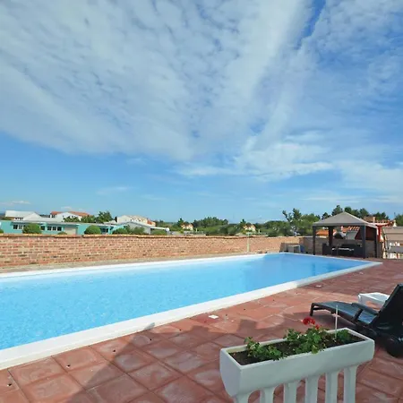 Amazing In With Swimming Pool * Nin