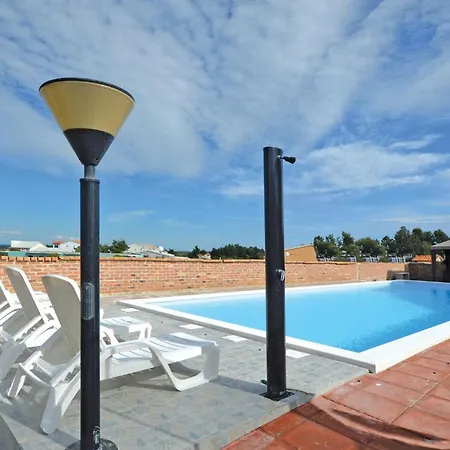 Amazing In With Swimming Pool * Nin