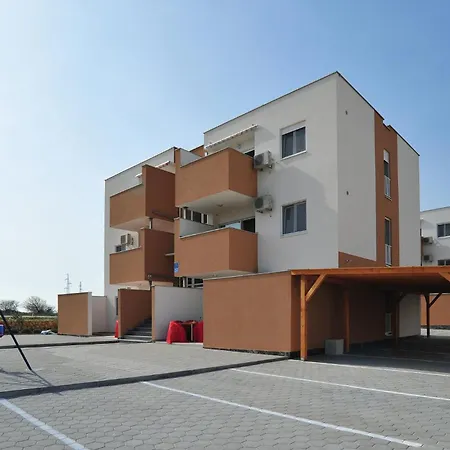 Apartmán Amazing In With Swimming Pool