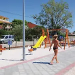 Amazing In With Swimming Pool * Nin