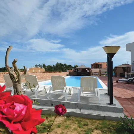 Amazing In With Swimming Pool