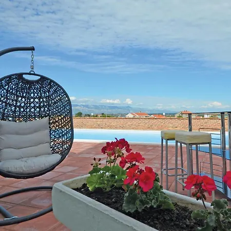 Amazing In With Swimming Pool * Nin