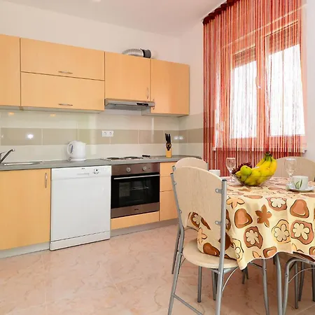 Amazing In With Swimming Pool Appartement